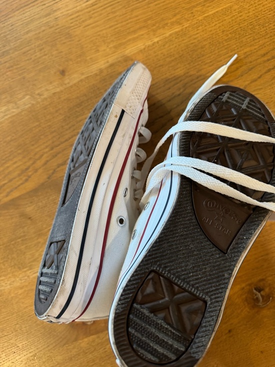 Converse white size 7 women’s - Picture 3 of 5